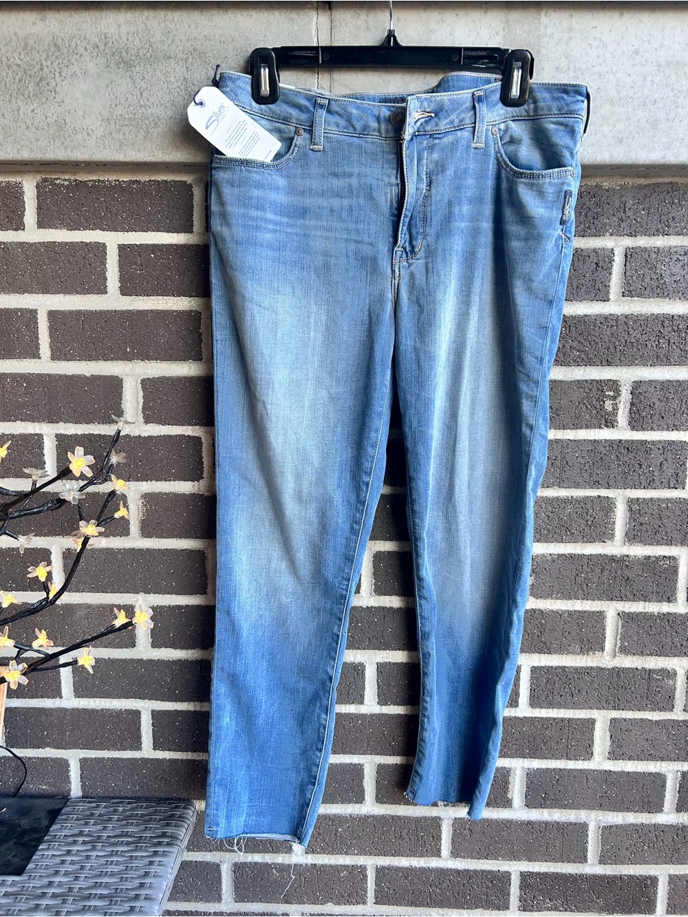 Silver Jeans Co. Women’s Bleecker Mid Rise Cropped Jegging Raw Hem Indigo -
